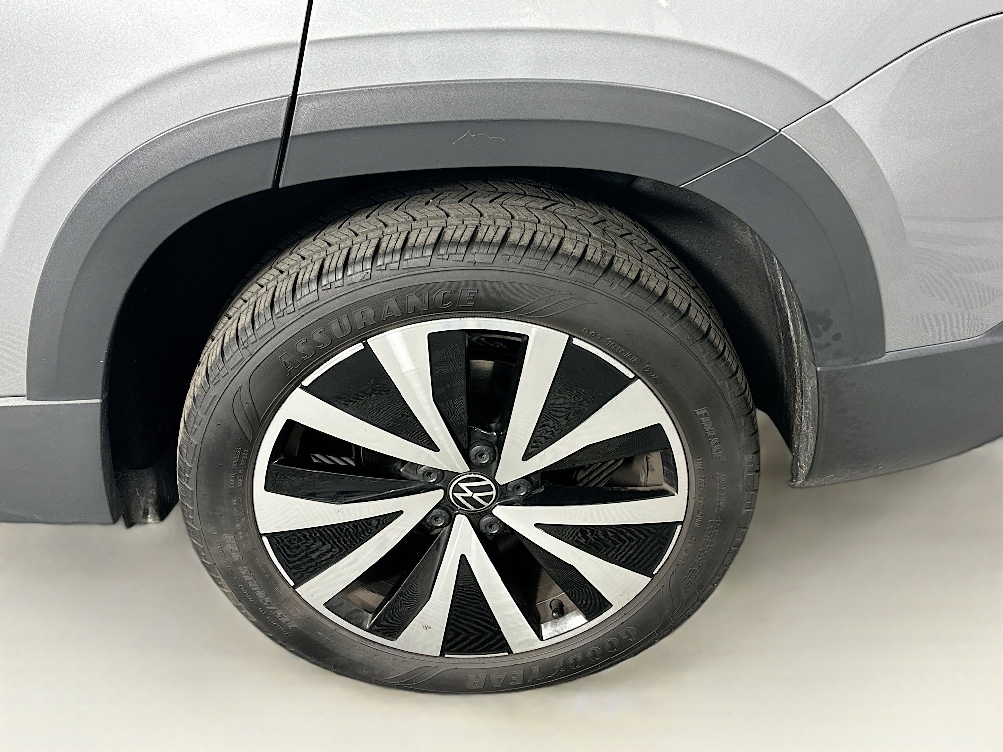 Used 2024 Volkswagen Taos SE image 11