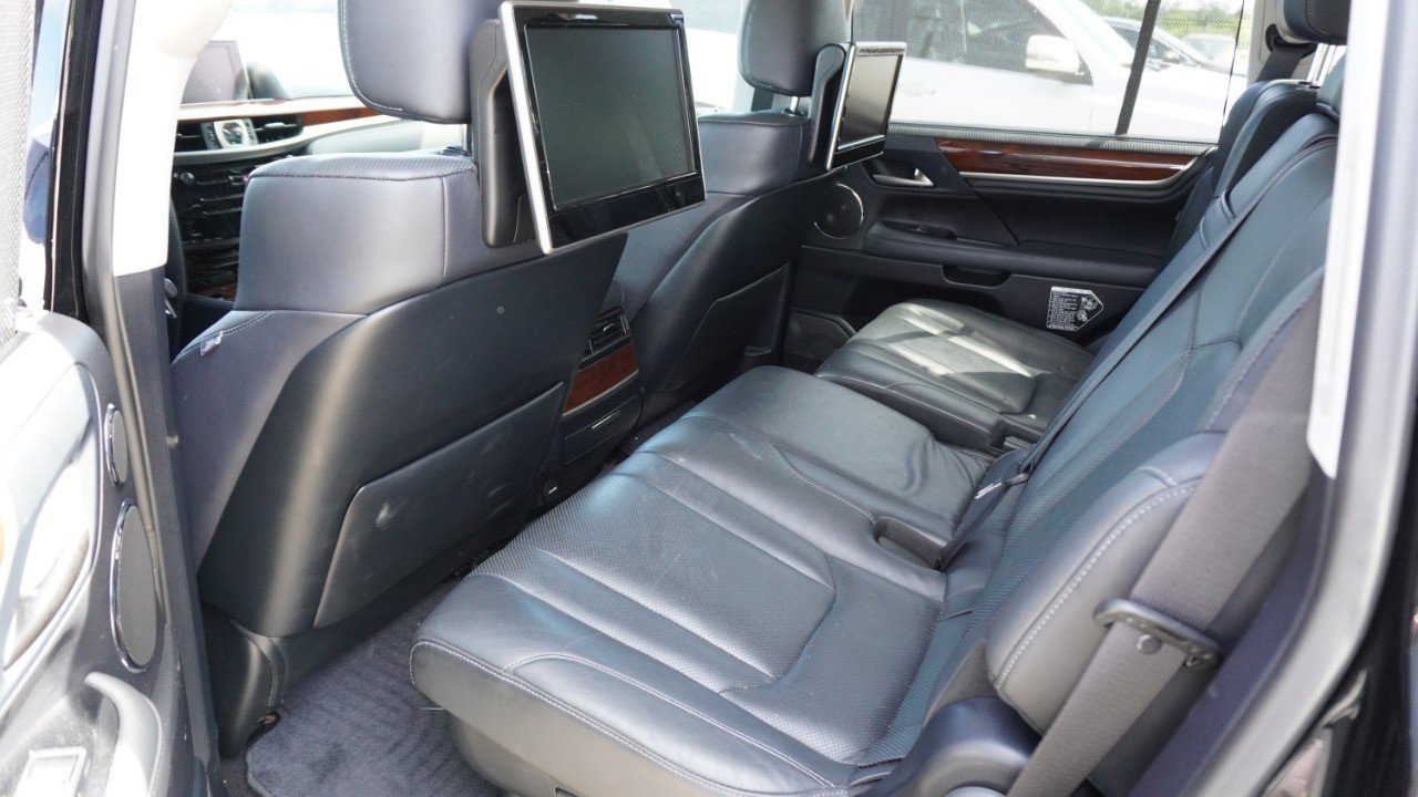Used 2020 Lexus LX 570 4WD w/ Luxury Package image 11