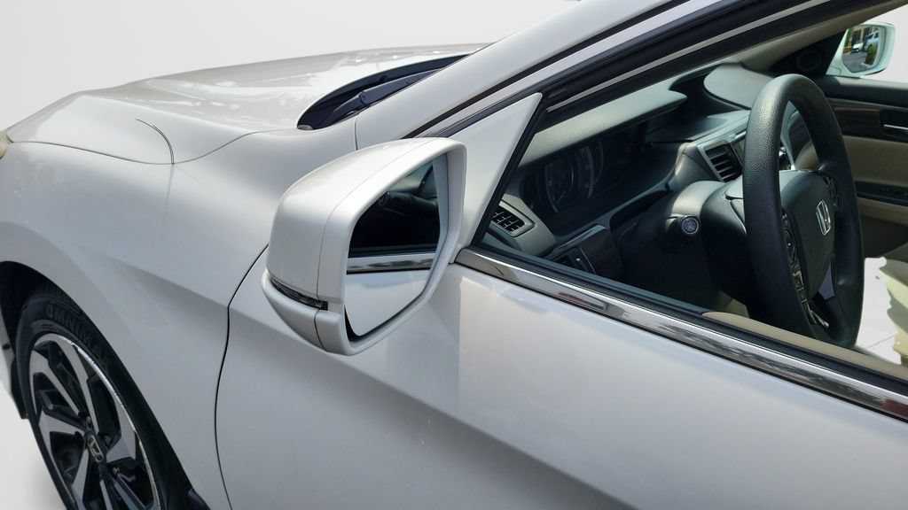 Used 2017 Honda Accord EX image 26
