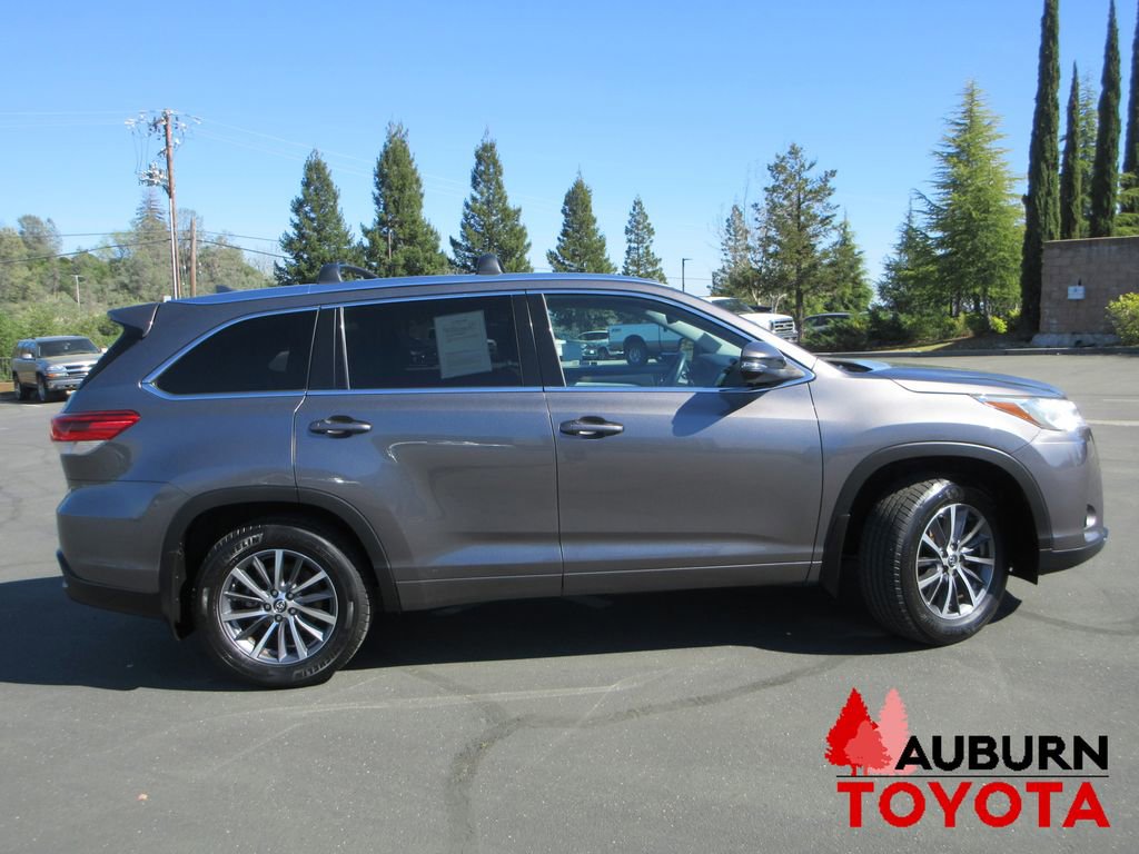 Certified 2018 Toyota Highlander XLE image 2