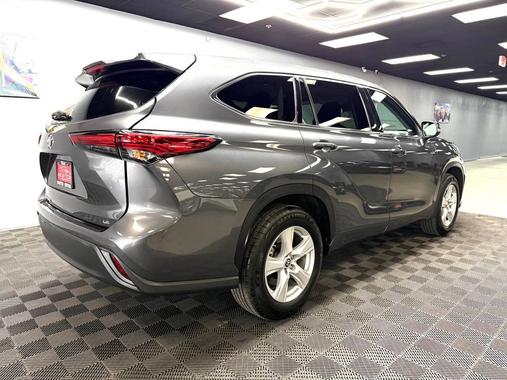 Used 2020 Toyota Highlander LE FWD image 15