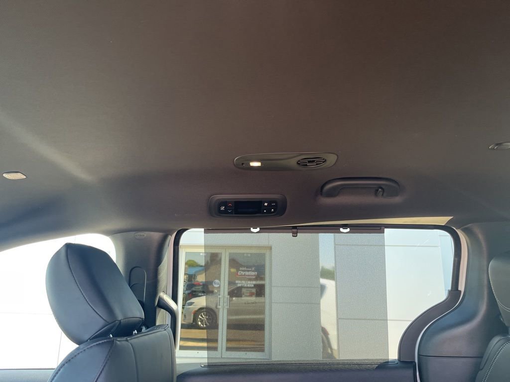New 2025 Chrysler Pacifica Select image 11