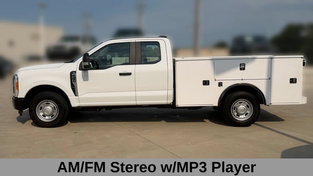 Used 2023 Ford F350 XL RWD image 2