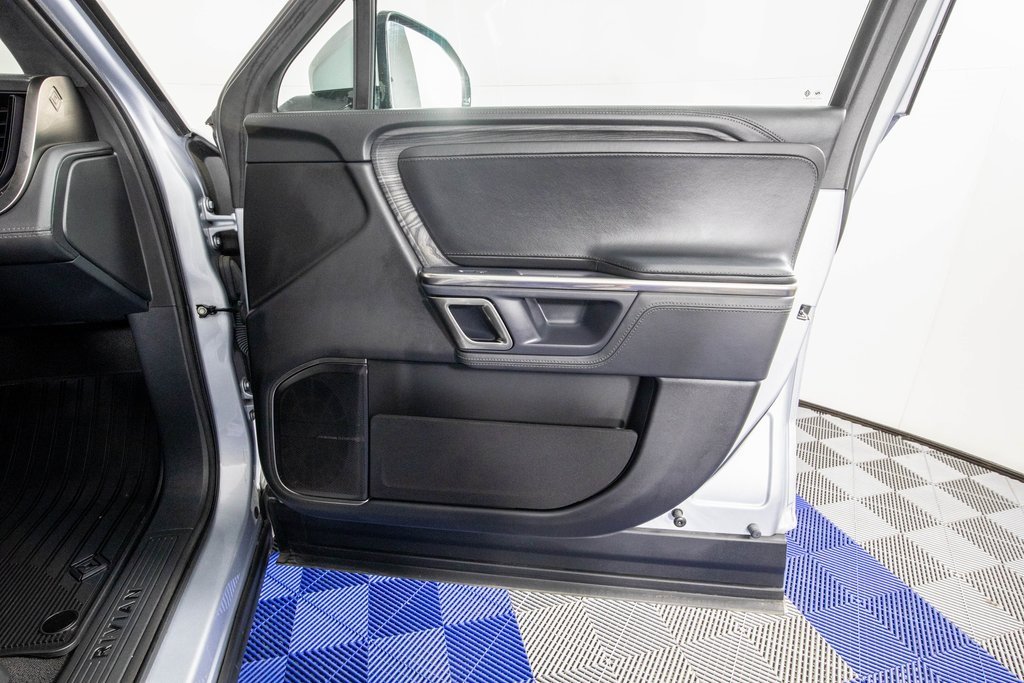 Used 2023 Rivian R1T Adventure image 14