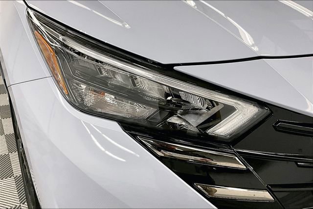 New 2025 Nissan Versa SR w/ Trunk Package image 14