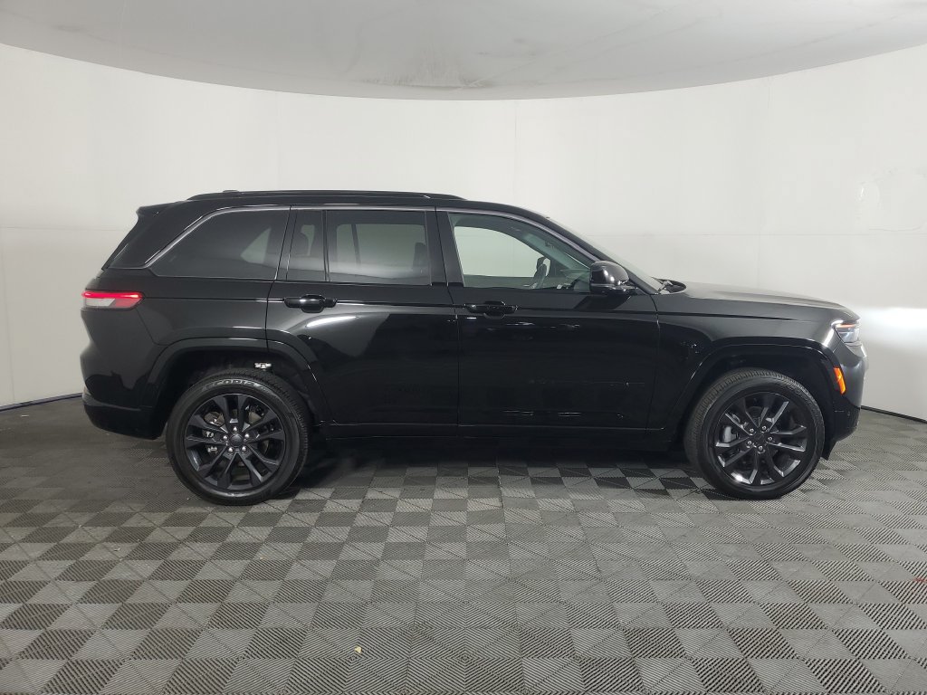 Used 2026 Jeep Grand Cherokee Limited AWD/4WD image 3