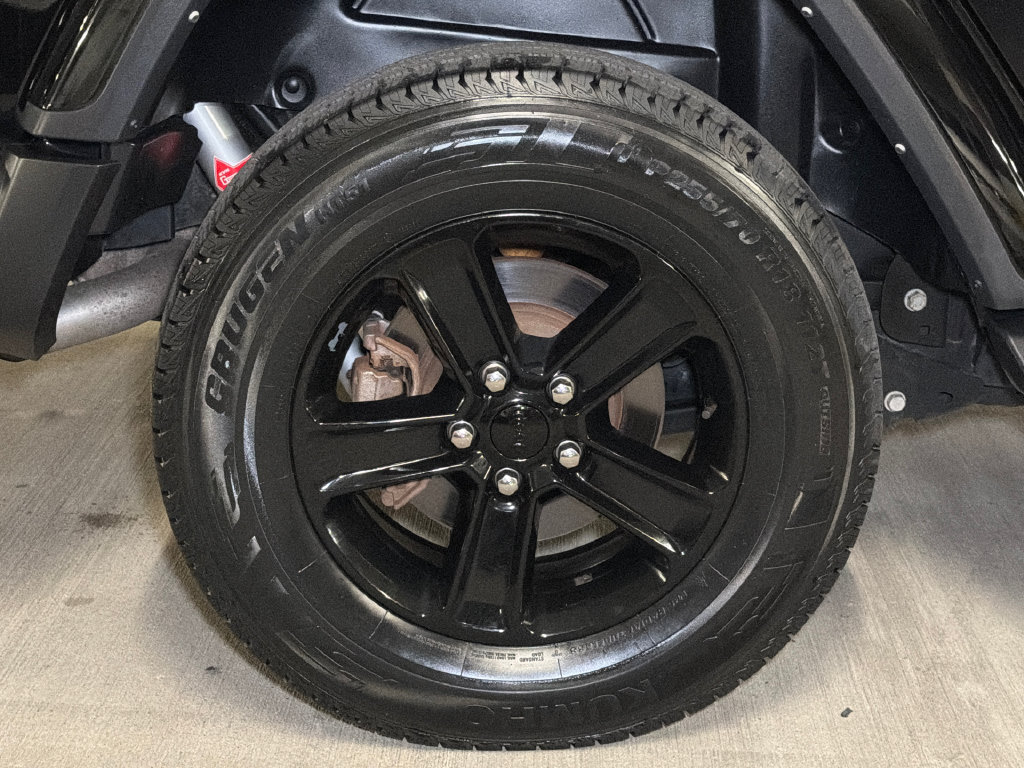 Used 2022 Jeep Wrangler Unlimited Sahara AWD/4WD image 8