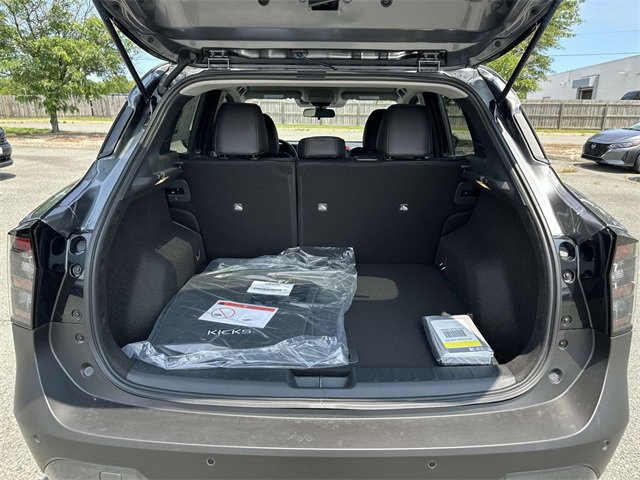 New 2025 Nissan Kicks SR image 12