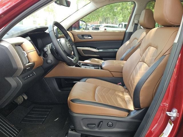 Used 2025 Nissan Pathfinder Platinum AWD/4WD image 10