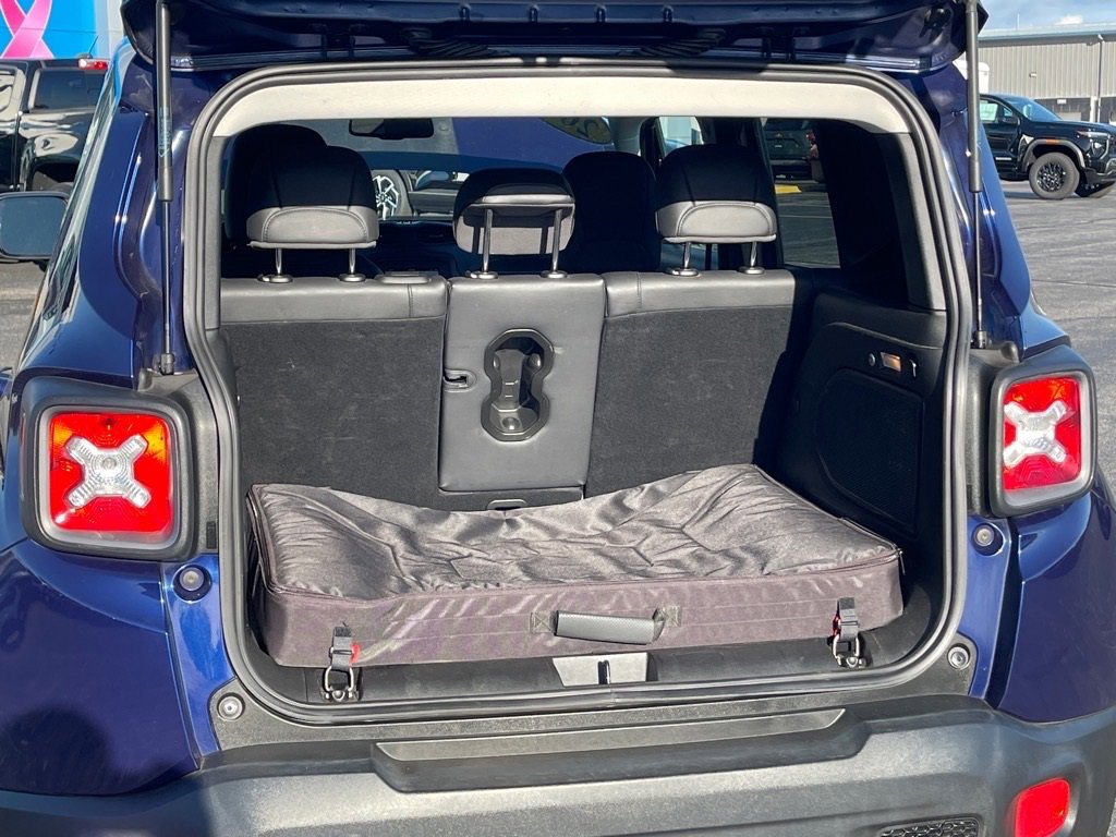 Used 2016 Jeep Renegade Trailhawk w/ Premium Trailhawk Package image 24