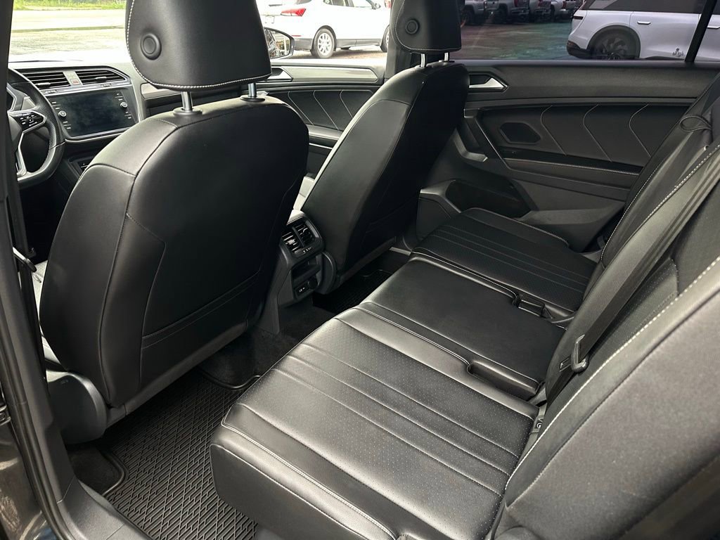 Used 2022 Volkswagen Tiguan SE R-Line FWD image 16