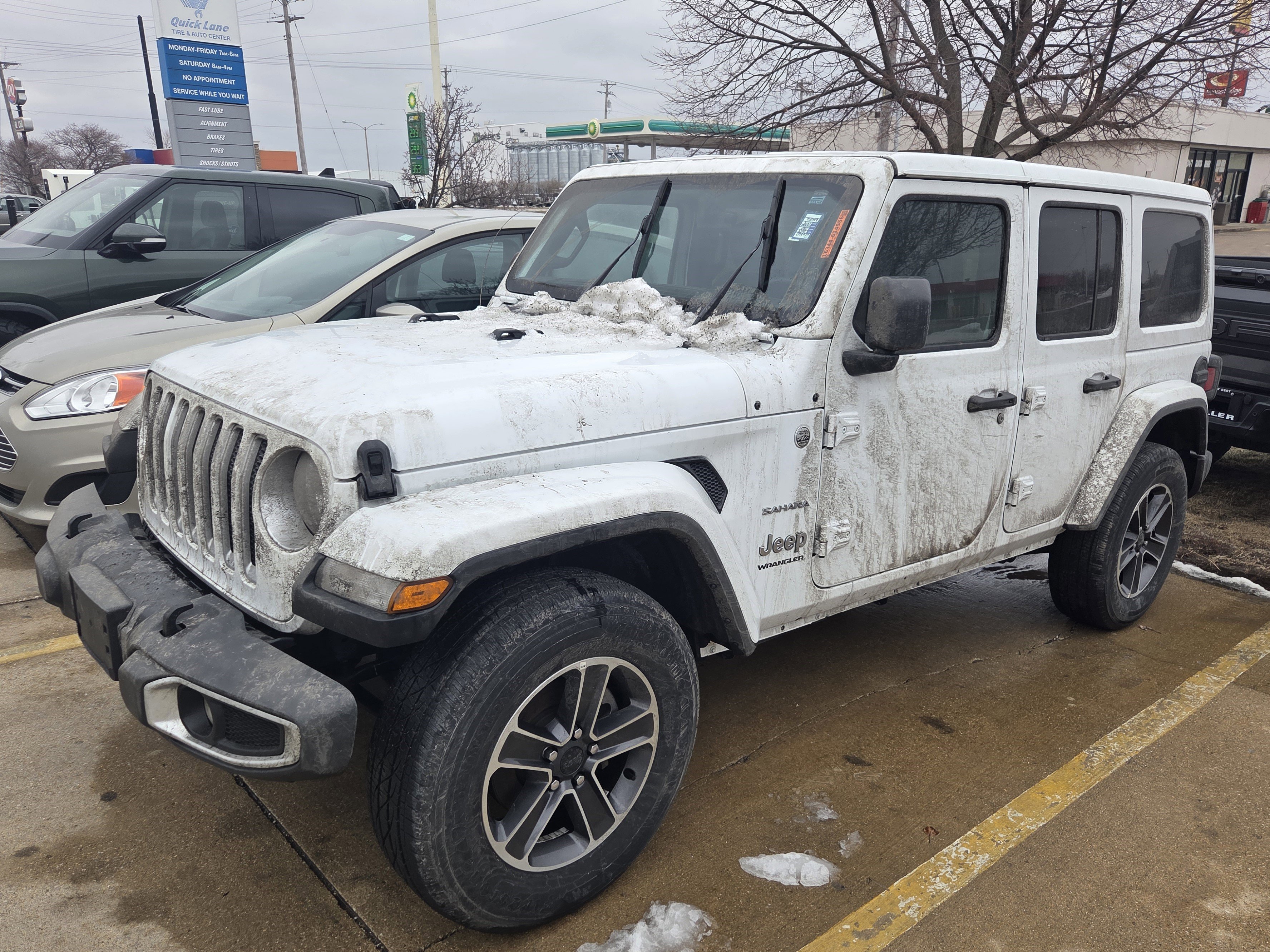 Used 2023 Jeep Wrangler Sahara image 3