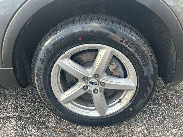 Used 2017 Ford Explorer XLT AWD/4WD image 3