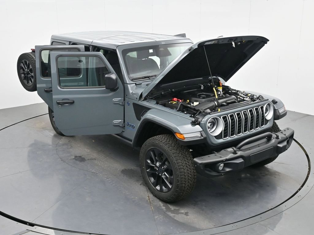 Used 2025 Jeep Wrangler Sahara 4xe image 39