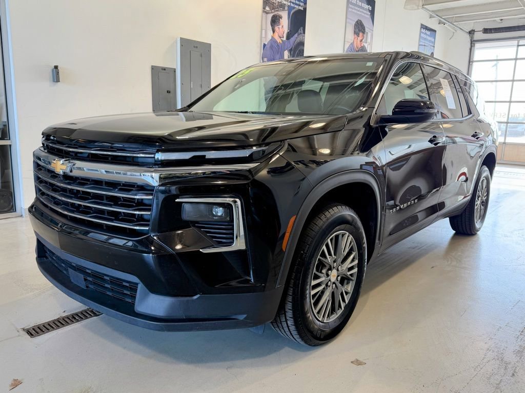 Used 2025 Chevrolet Traverse LT image 6