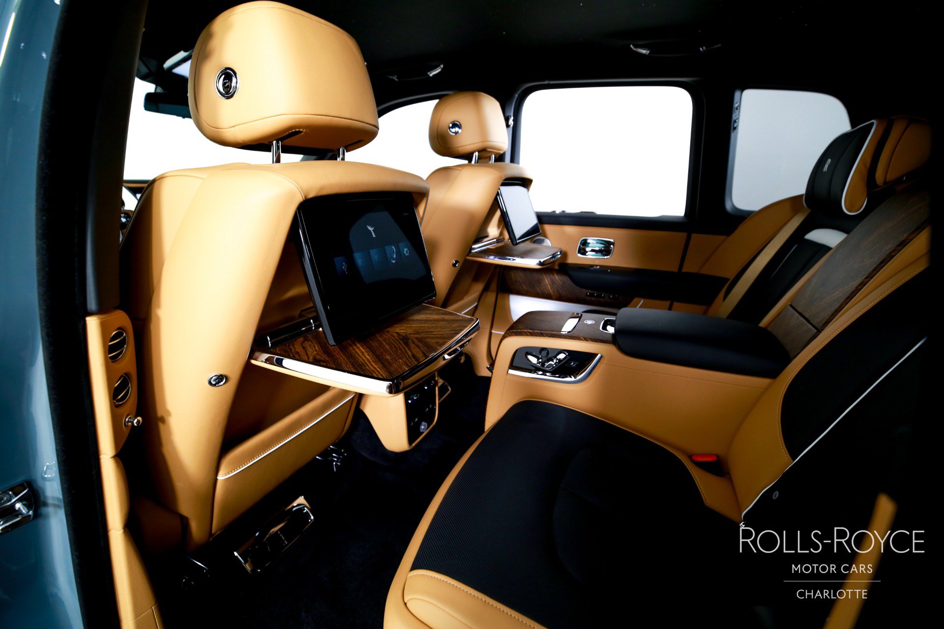 Used 2025 Rolls-Royce Cullinan image 19