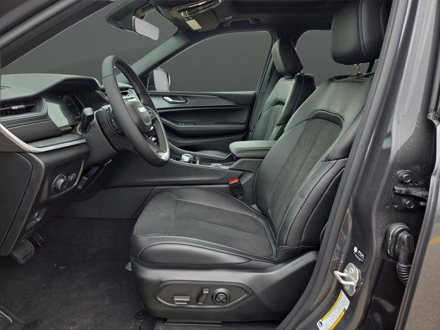 New 2025 Jeep Grand Cherokee Altitude AWD/4WD image 4