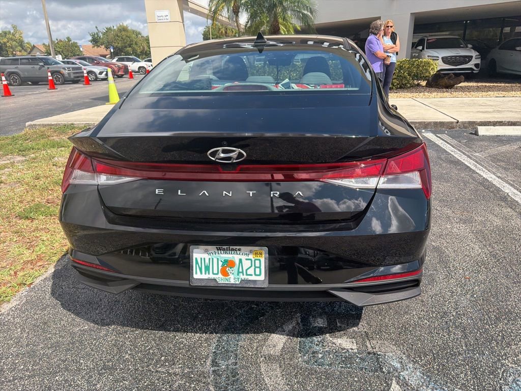 Certified 2023 Hyundai Elantra SEL w/ Convenience Package image 4