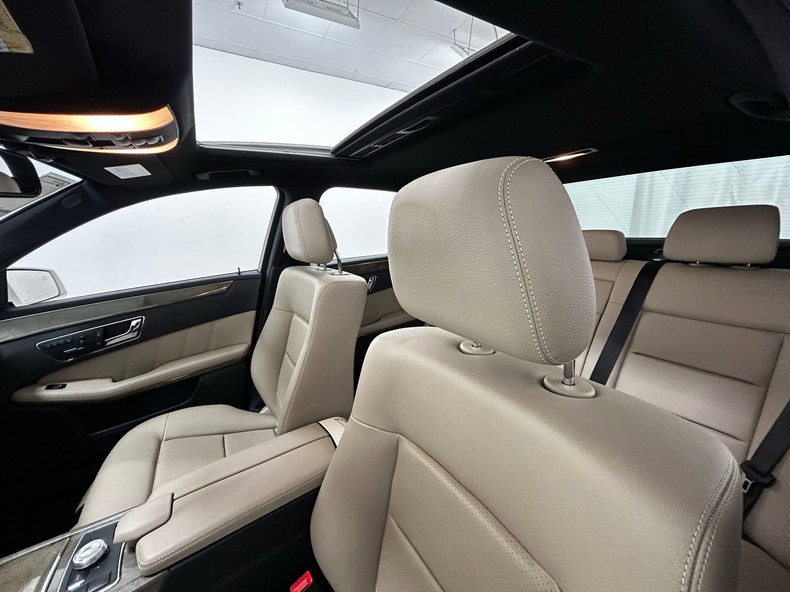 Used 2010 Mercedes-Benz E 350 4MATIC Sedan image 32