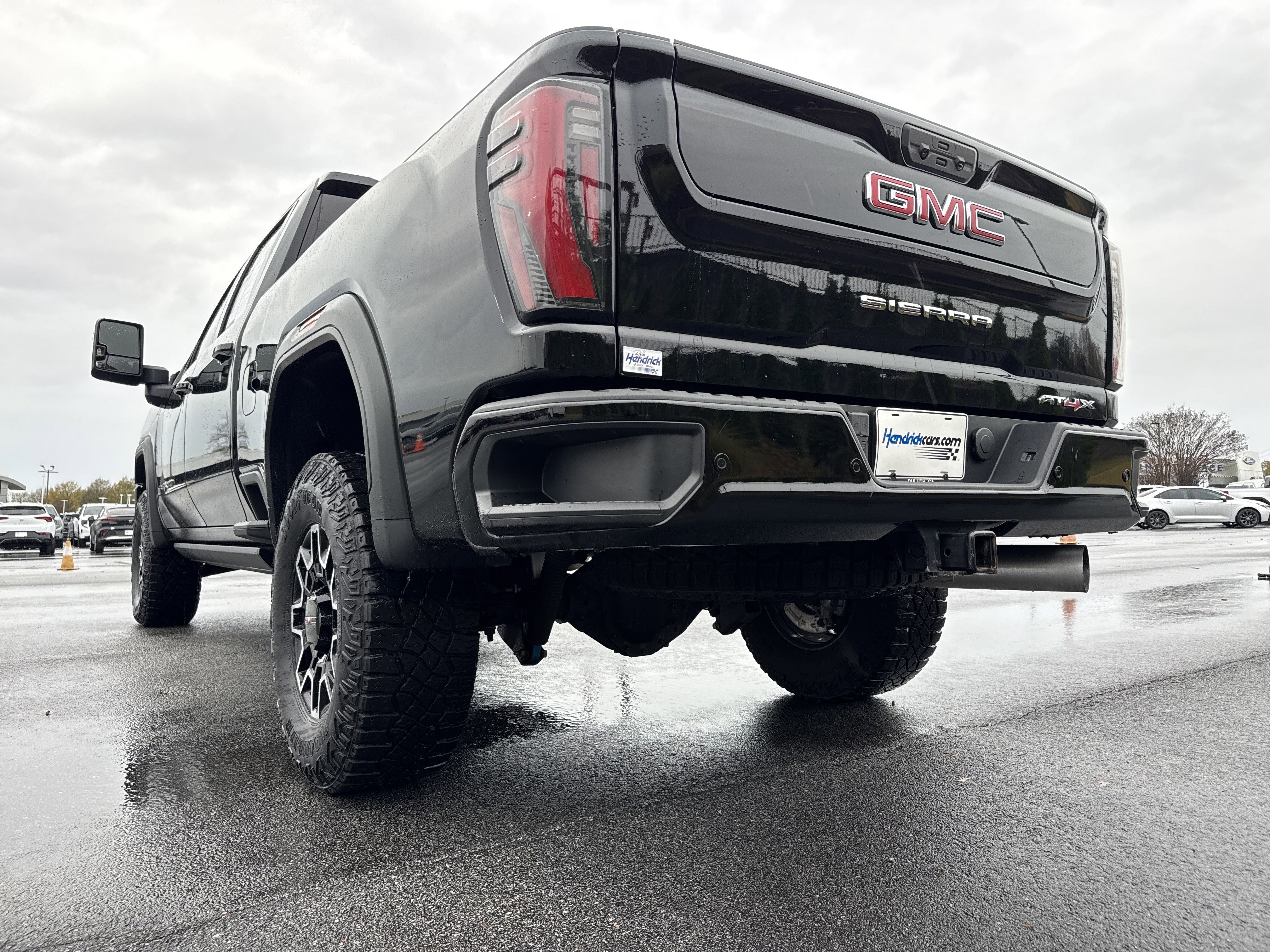 Used 2024 GMC Sierra 2500 AT4X image 8