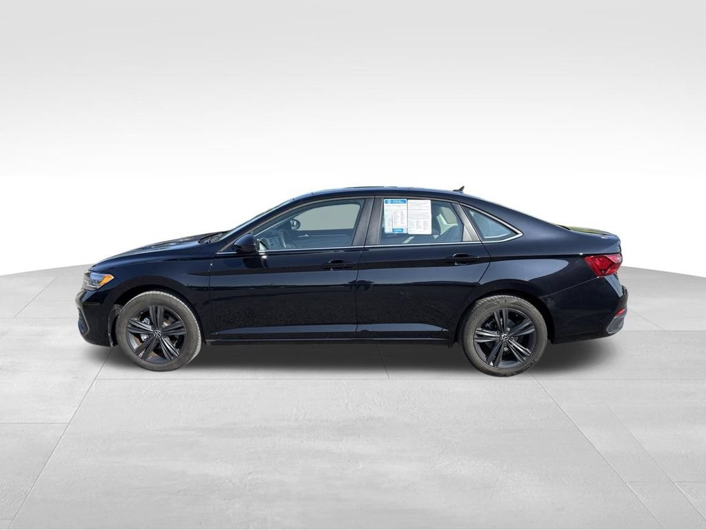 Used 2024 Volkswagen Jetta SE w/ Panoramic Sunroof Package FWD image 4