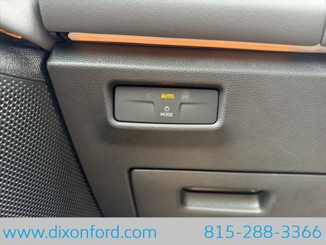 New 2025 Volkswagen Tiguan SE image 17