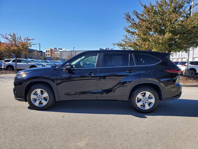 Used 2024 Toyota Highlander LE image 6