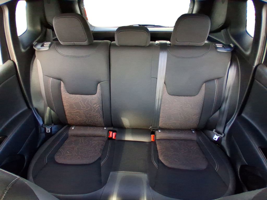 Used 2023 Jeep Renegade Latitude AWD/4WD image 12
