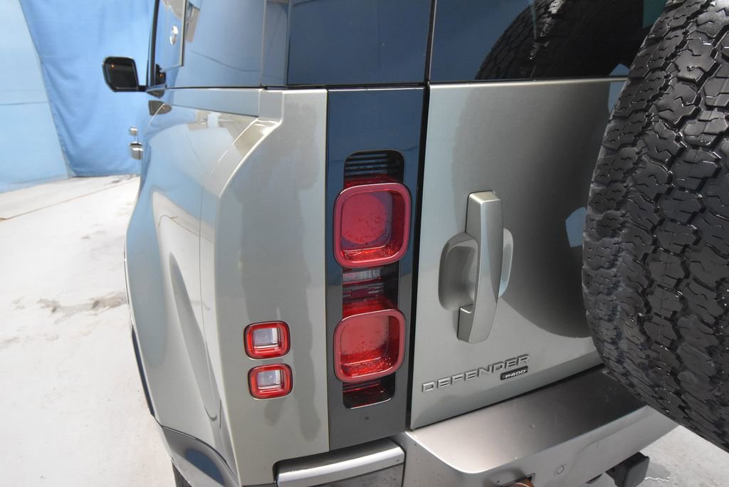 Used 2023 Land Rover Defender 110 X-Dynamic SE AWD/4WD image 39