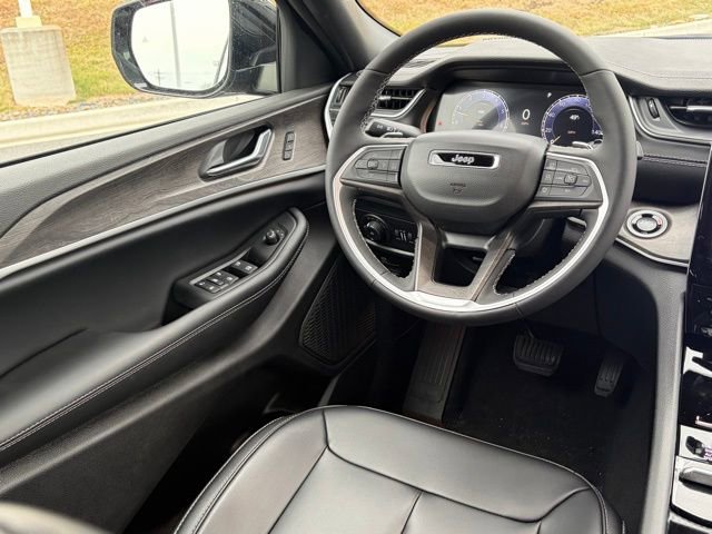 New 2025 Jeep Grand Cherokee Limited w/ Black Appearance Package AWD/4WD image 34
