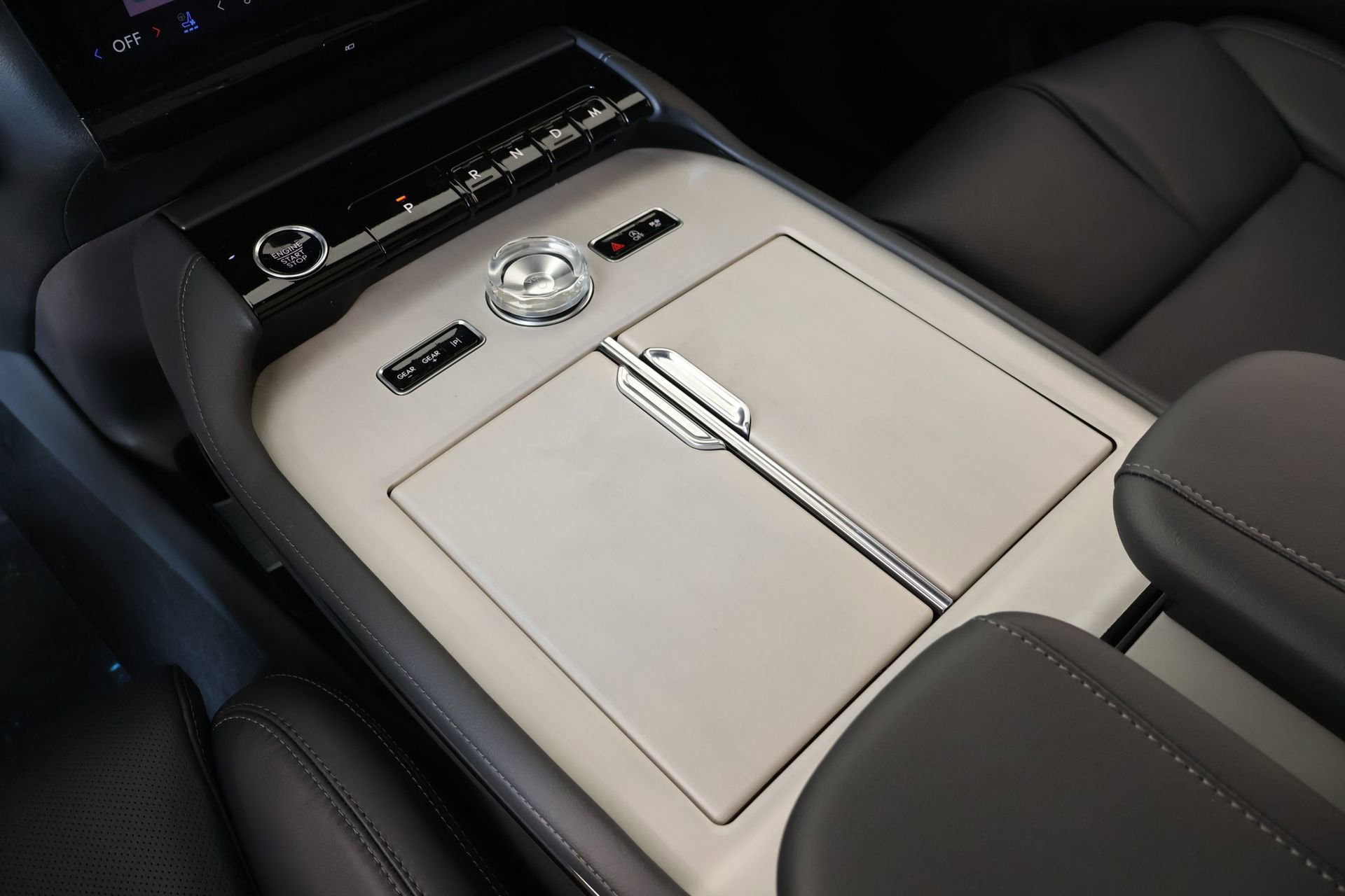 New 2026 Lincoln Navigator Reserve AWD/4WD image 8
