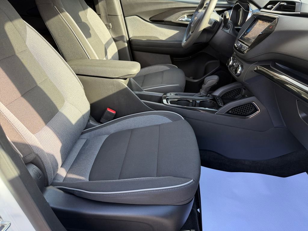 Used 2023 Chevrolet TrailBlazer LT w/ Convenience Package image 28