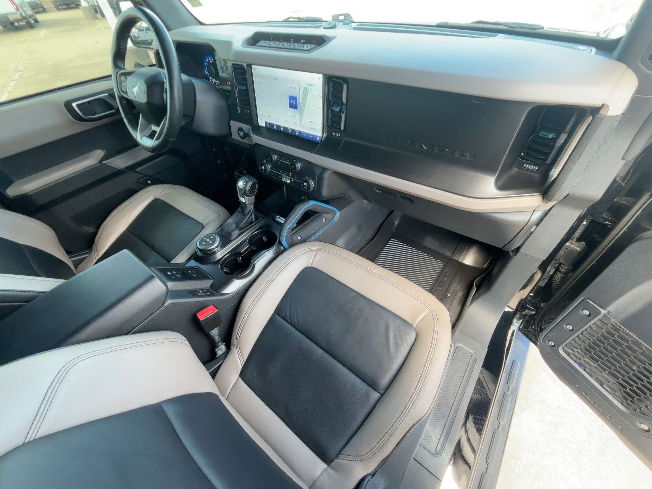 Used 2023 Ford Bronco Wildtrak image 33