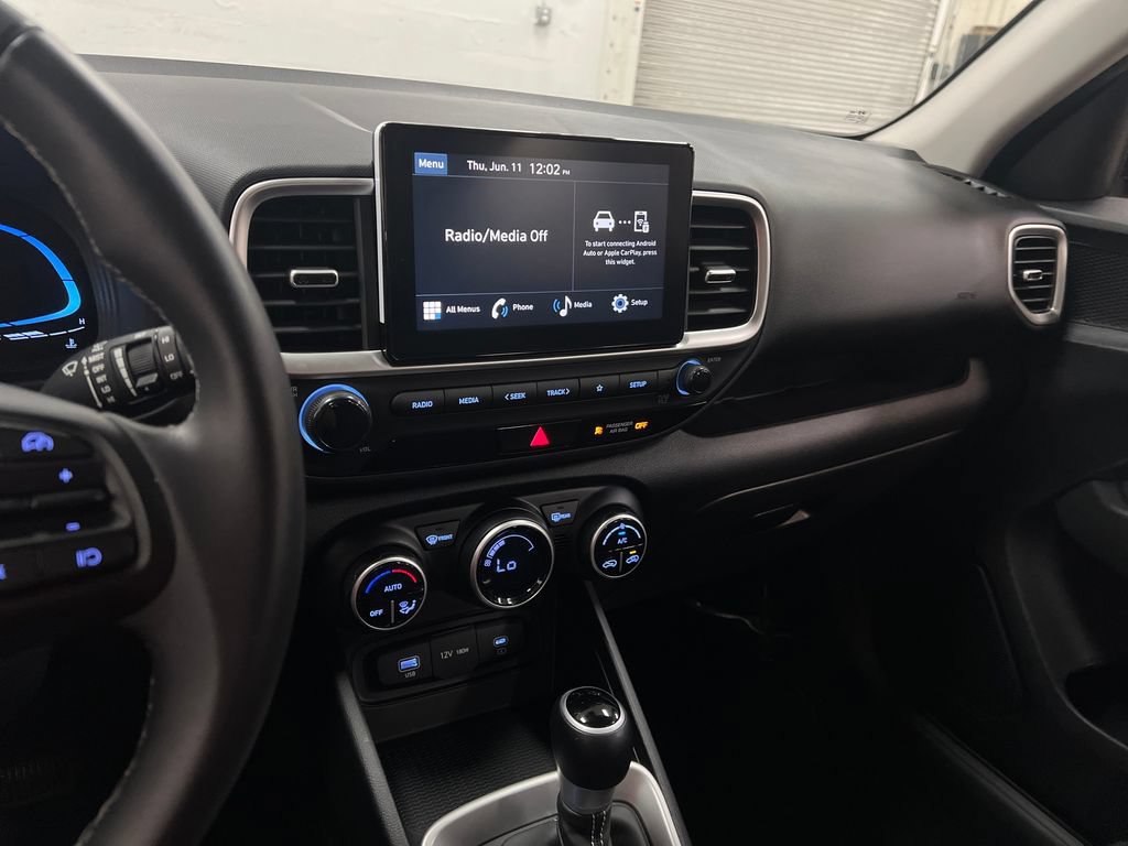 Used 2025 Hyundai Venue SEL FWD image 18