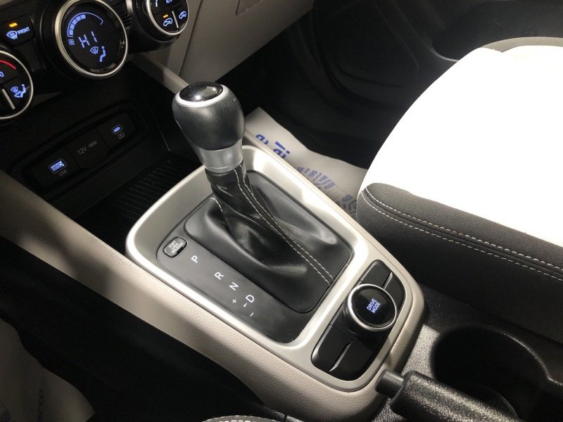 Used 2023 Hyundai Venue SEL image 31