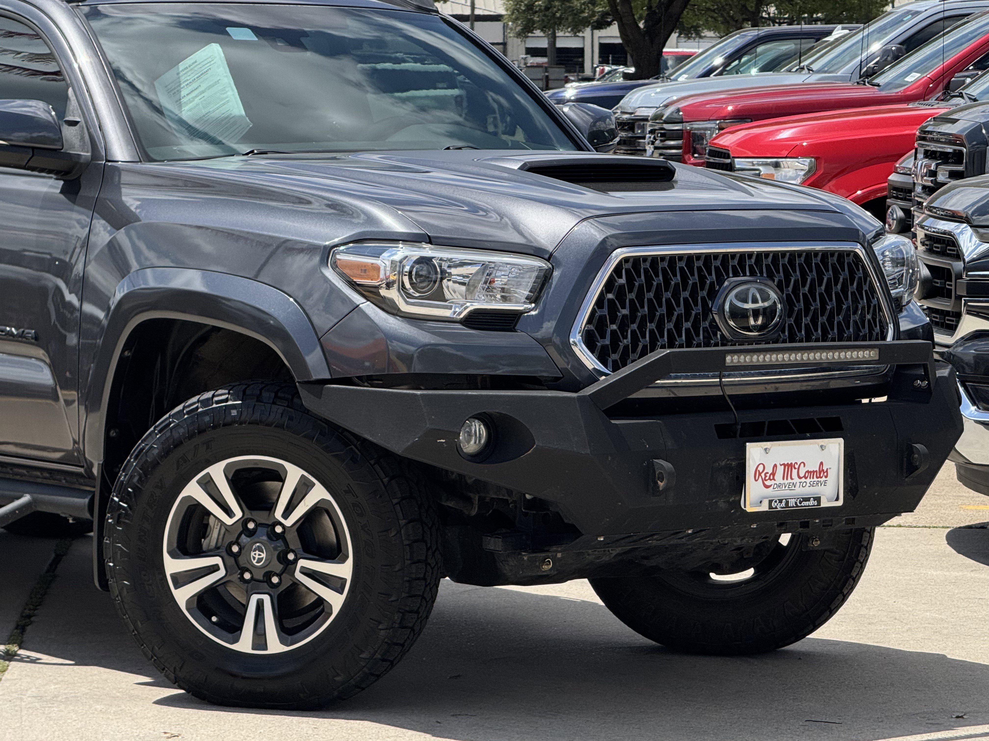 Used 2019 Toyota Tacoma TRD Sport image 3