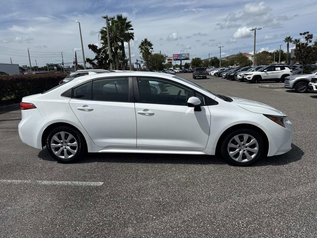 Used 2021 Toyota Corolla LE image 2
