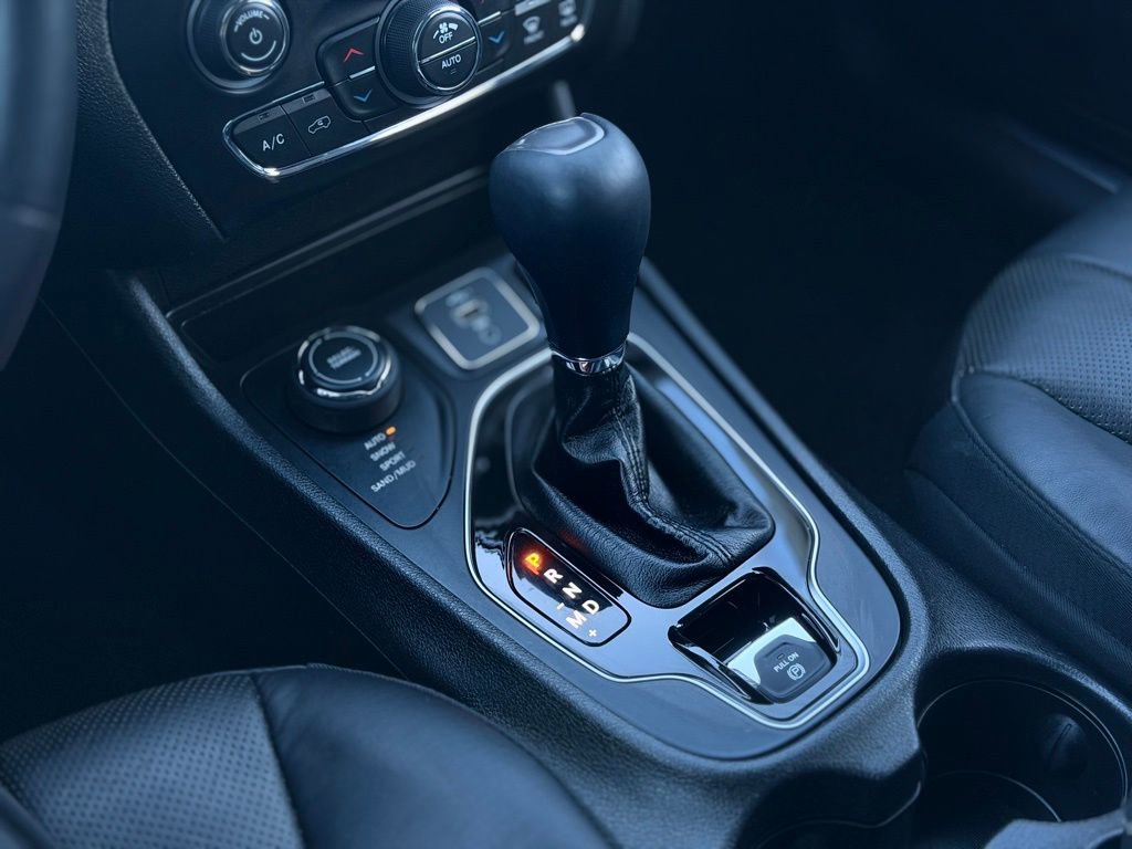 Used 2019 Jeep Cherokee Limited w/ Luxury Group image 17