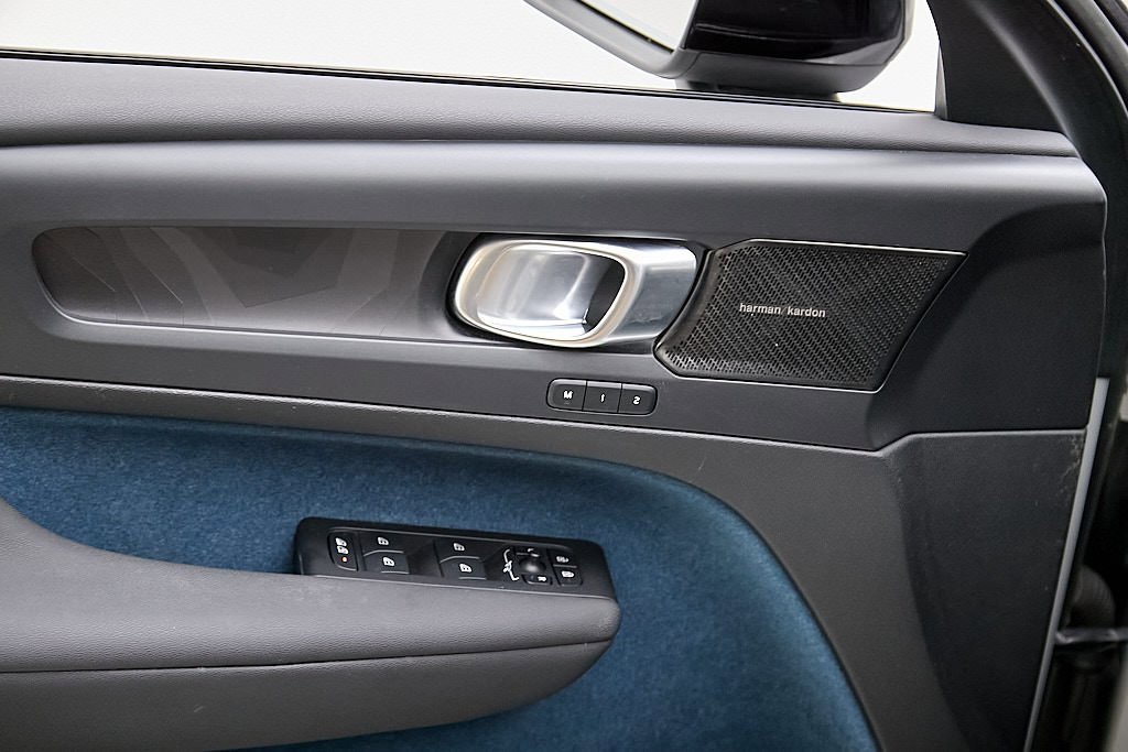 Certified 2023 Volvo XC40 Recharge Ultimate image 12