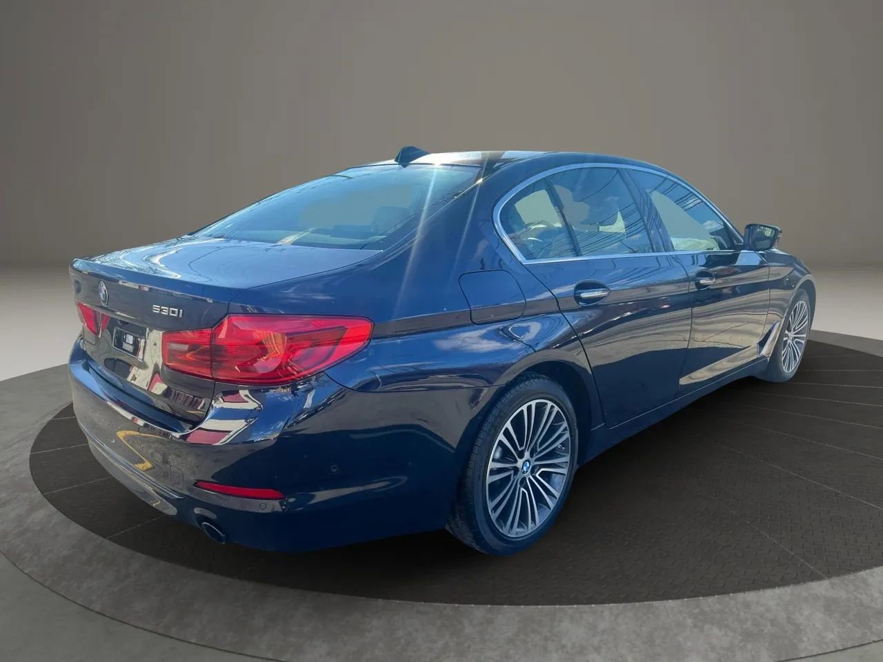 Used 2017 BMW 530i w/ Premium Package image 5