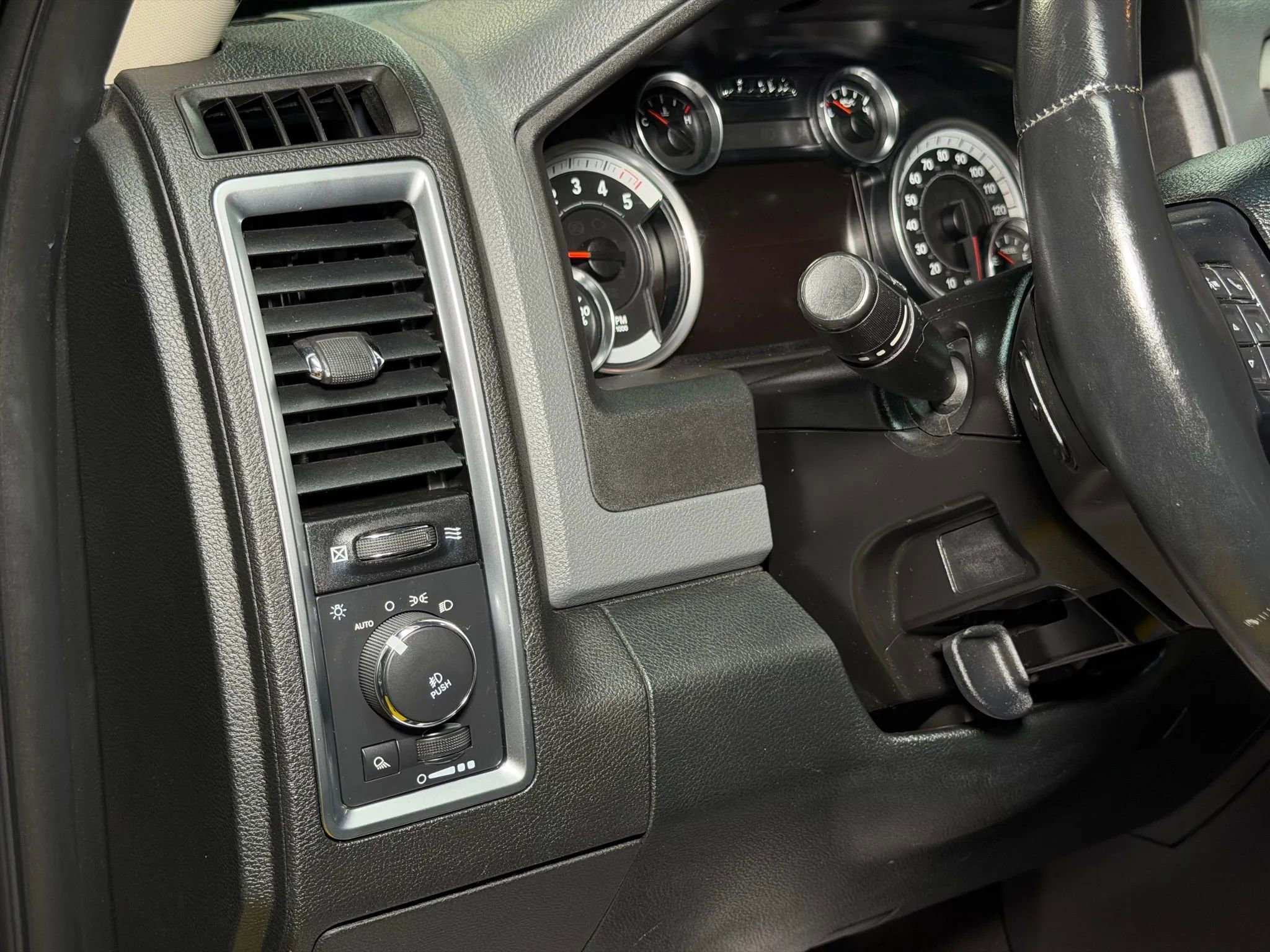 Used 2015 RAM 1500 Big Horn image 31