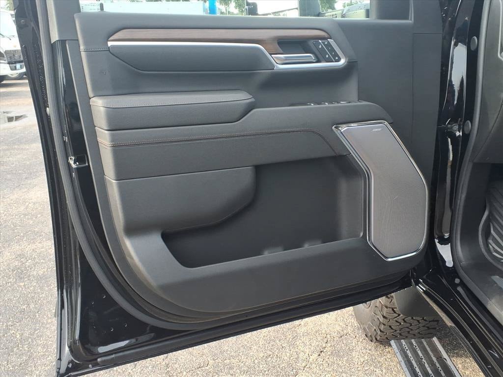 New 2026 Chevrolet Silverado 2500 High Country w/ Midnight Edition AWD/4WD image 14