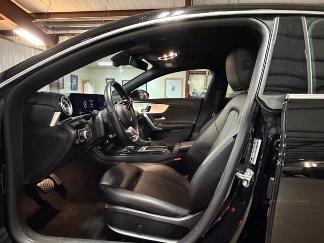 Used 2025 Mercedes-Benz CLA 250 image 9