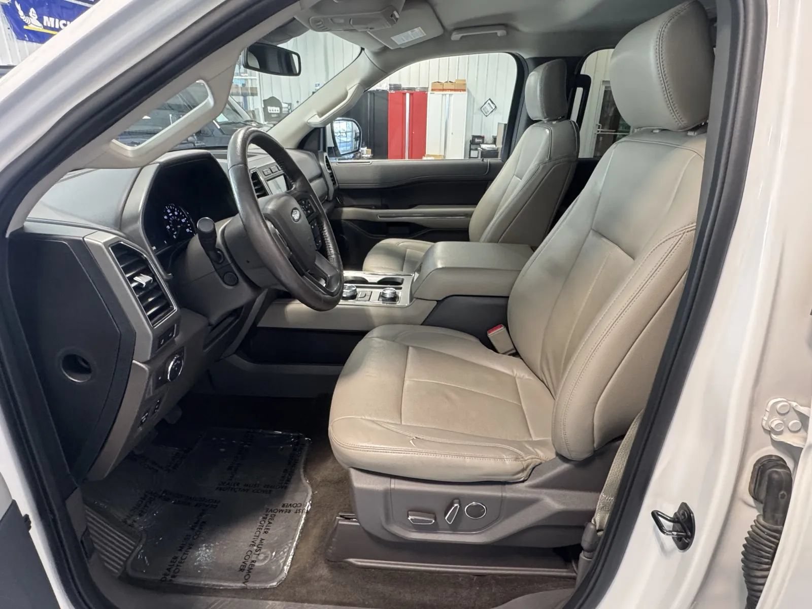 Used 2019 Ford Expedition XLT w/ Equipment Group 202A AWD/4WD image 10