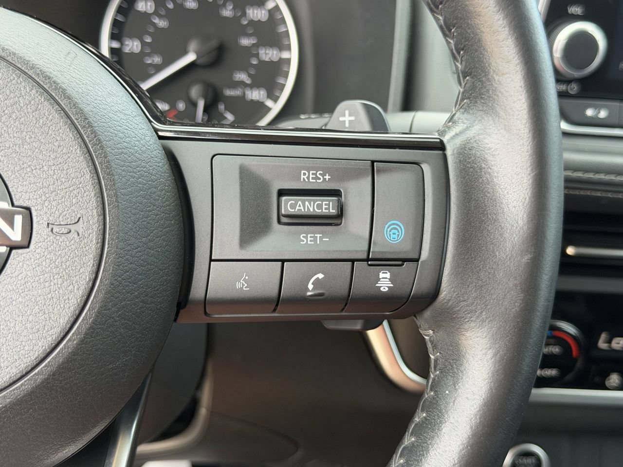 Used 2023 Nissan Rogue SV w/ SV Premium B Package FWD image 10