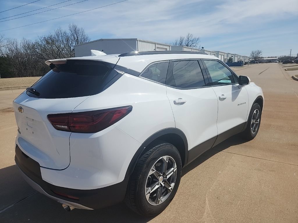 Used 2023 Chevrolet Blazer LT w/ Convenience Package FWD image 3