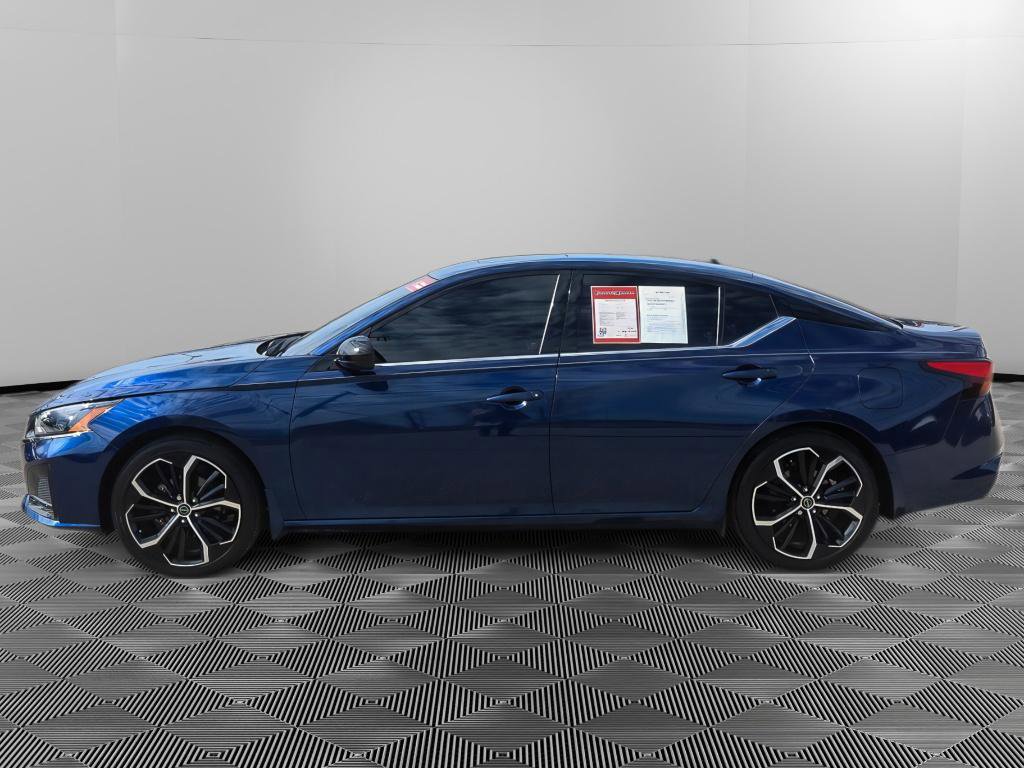 Used 2024 Nissan Altima 2.5 SR w/ SR Premium Package image 3