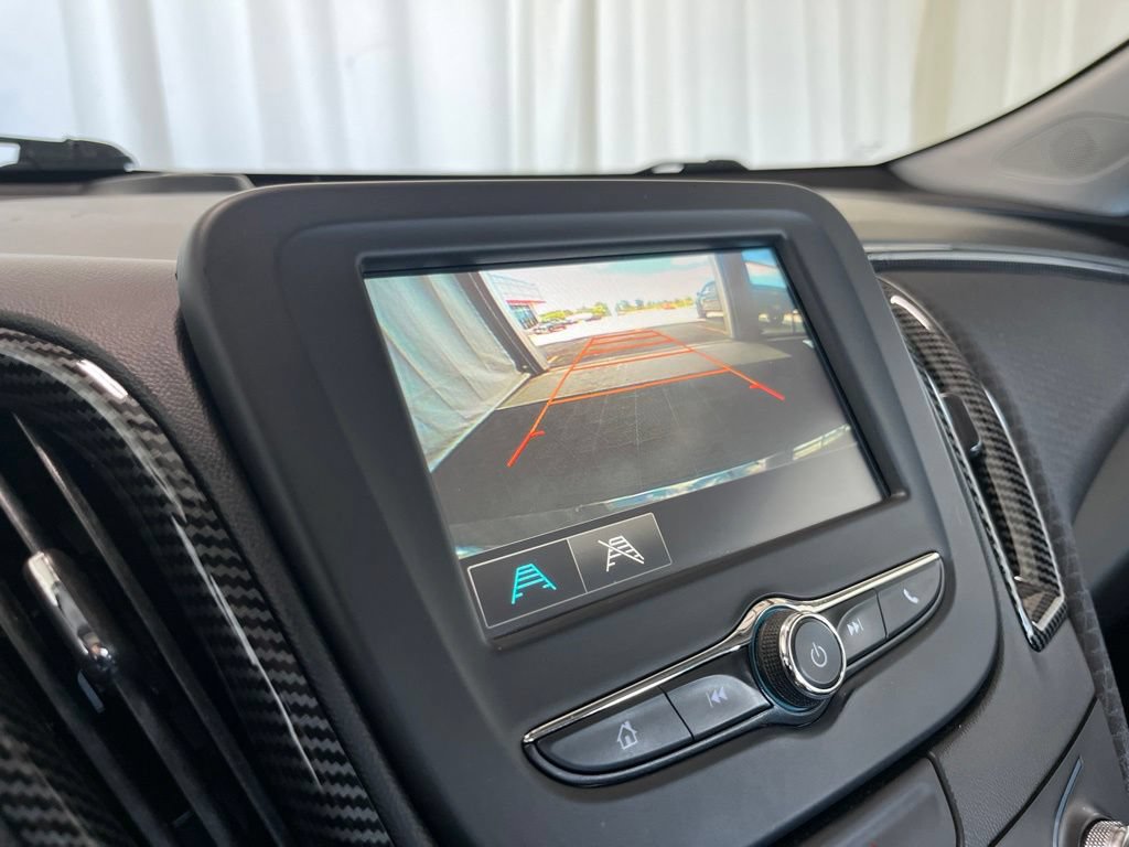 Used 2017 Chevrolet Malibu LT FWD image 12