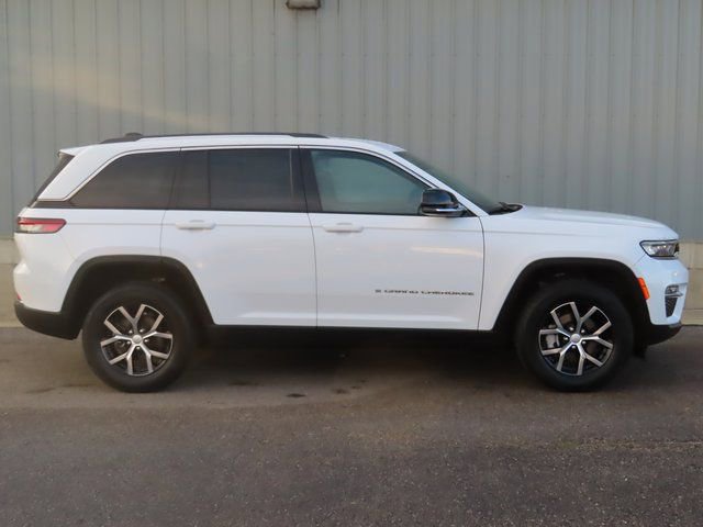 Used 2023 Jeep Grand Cherokee Limited image 11