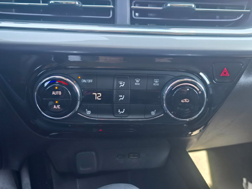 Used 2025 Chevrolet Trax LT w/ LT Convenience Package FWD image 27
